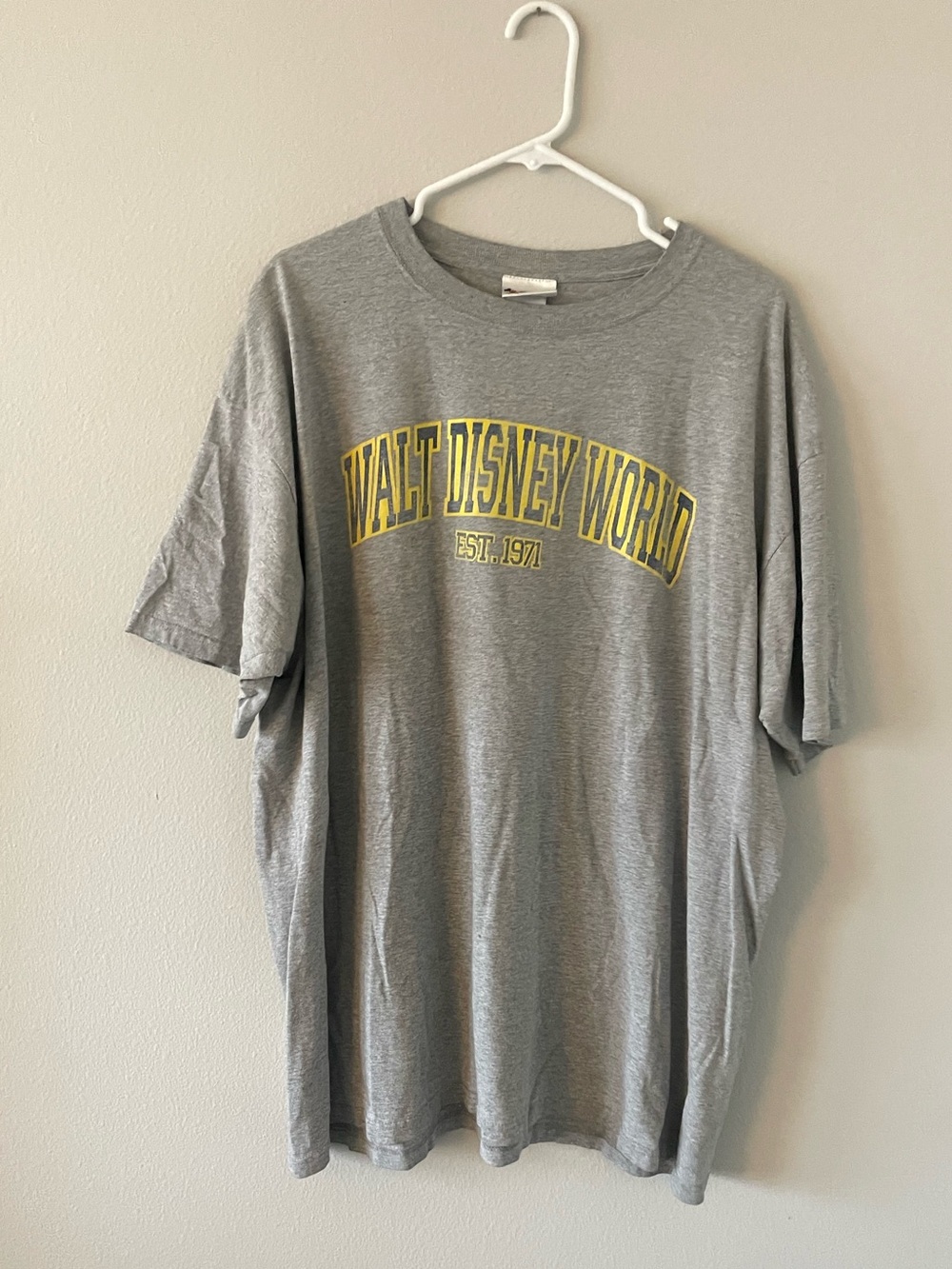 Disney unisex 2XL Gray T-Shirt with Yellow Walt Disney World Arch Logo